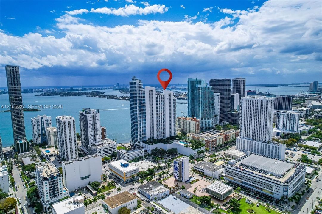 En Venta: $2,350,000 (3 camas, 3 baños, 2201 Pies cuadrados)