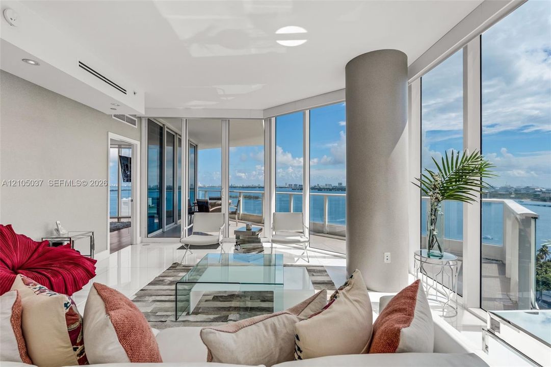 En Venta: $2,350,000 (3 camas, 3 baños, 2201 Pies cuadrados)