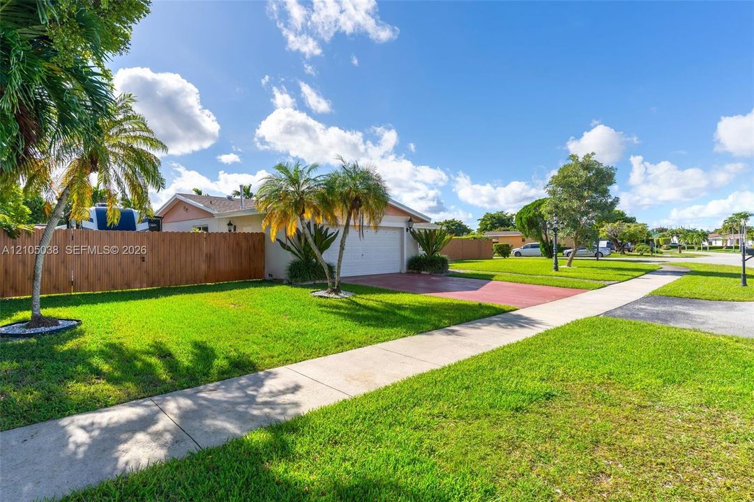 For Sale: $765,000 (3 beds, 2 baths, 1612 Square Feet)
