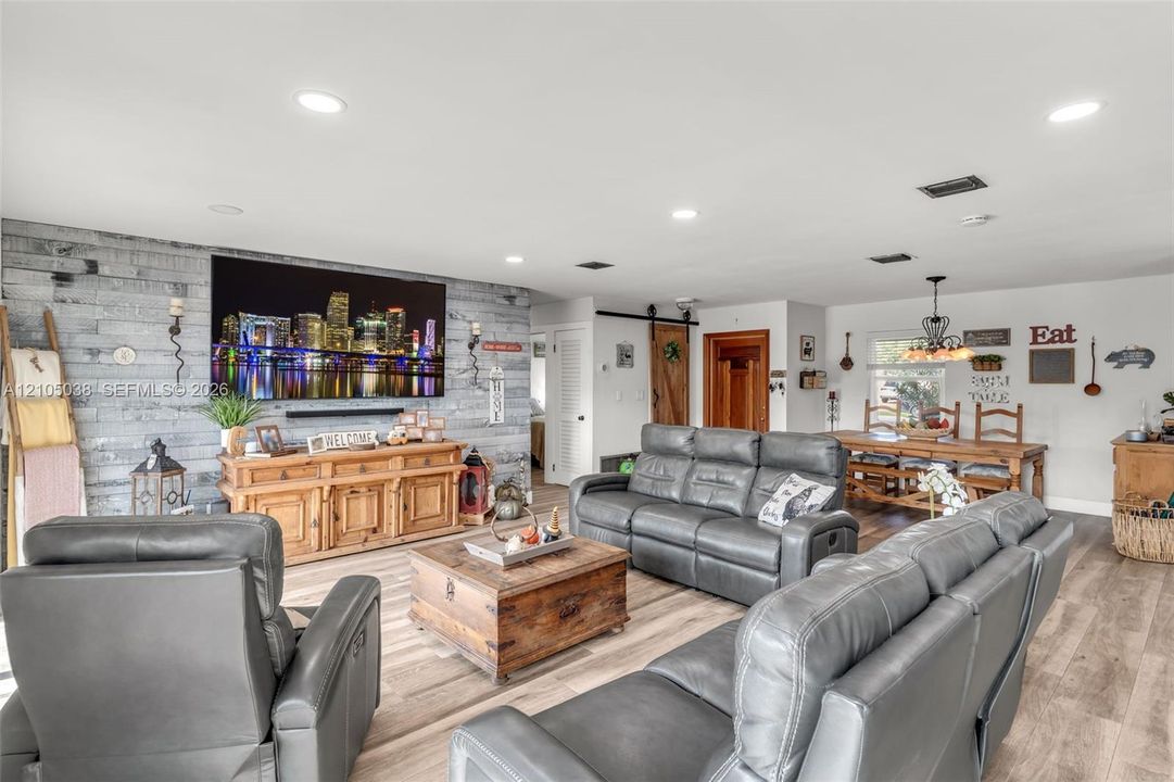 For Sale: $765,000 (3 beds, 2 baths, 1612 Square Feet)