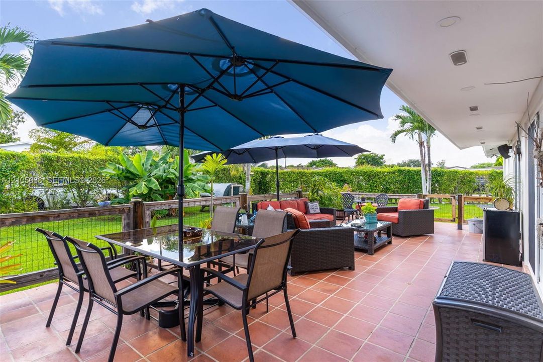 For Sale: $765,000 (3 beds, 2 baths, 1612 Square Feet)