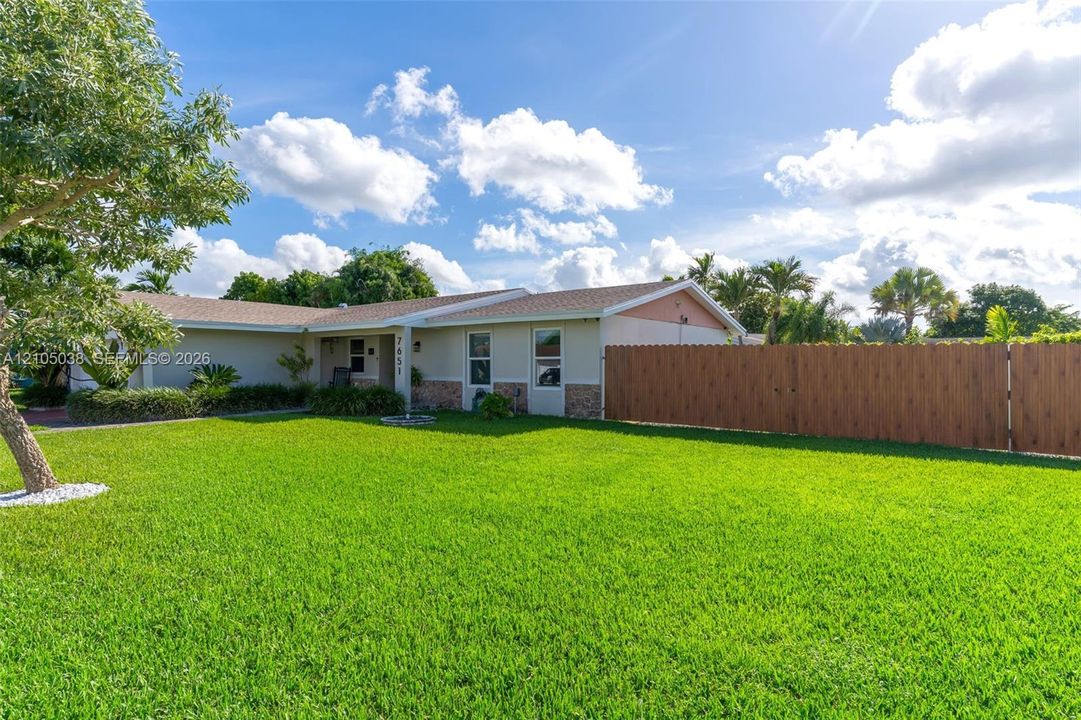 For Sale: $765,000 (3 beds, 2 baths, 1612 Square Feet)