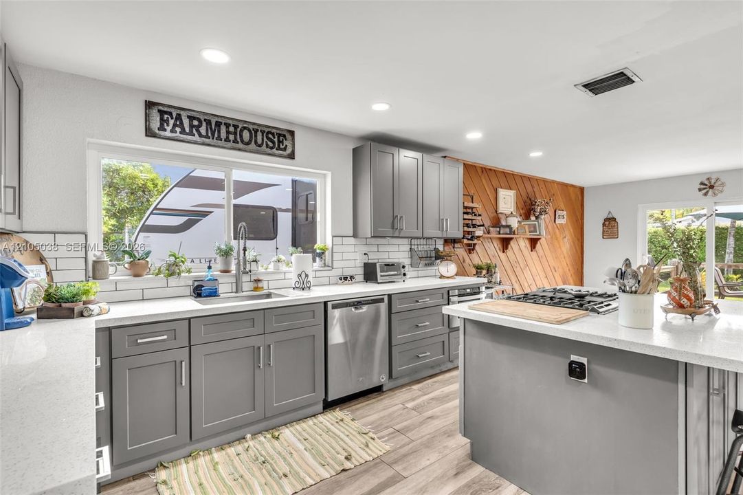 For Sale: $765,000 (3 beds, 2 baths, 1612 Square Feet)