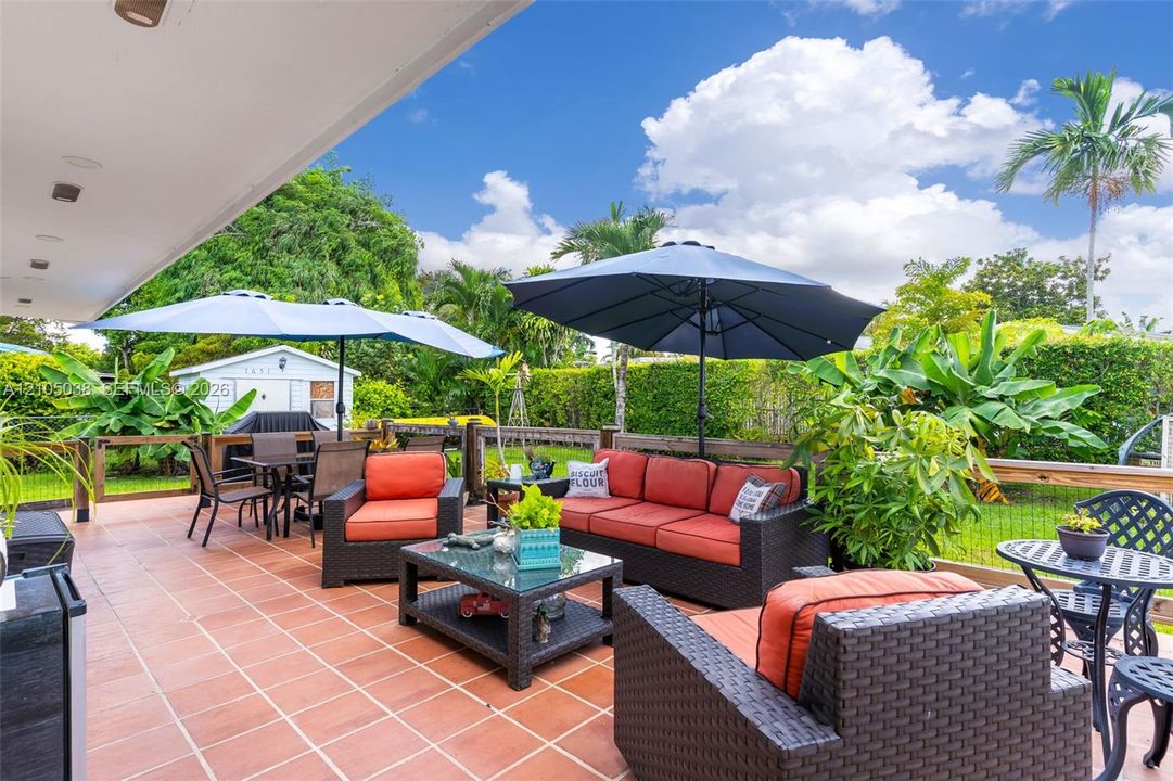 For Sale: $765,000 (3 beds, 2 baths, 1612 Square Feet)
