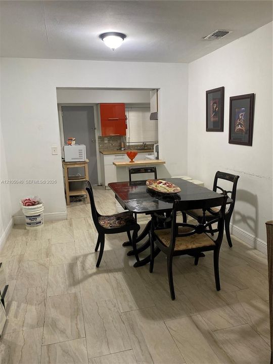 For Rent: $2,495 (2 beds, 1 baths, 832 Square Feet)