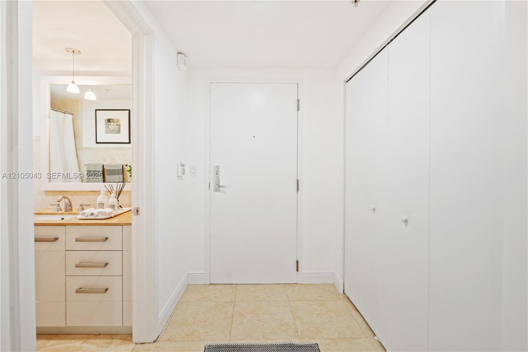 En Venta: $895,000 (1 camas, 2 baños, 1092 Pies cuadrados)