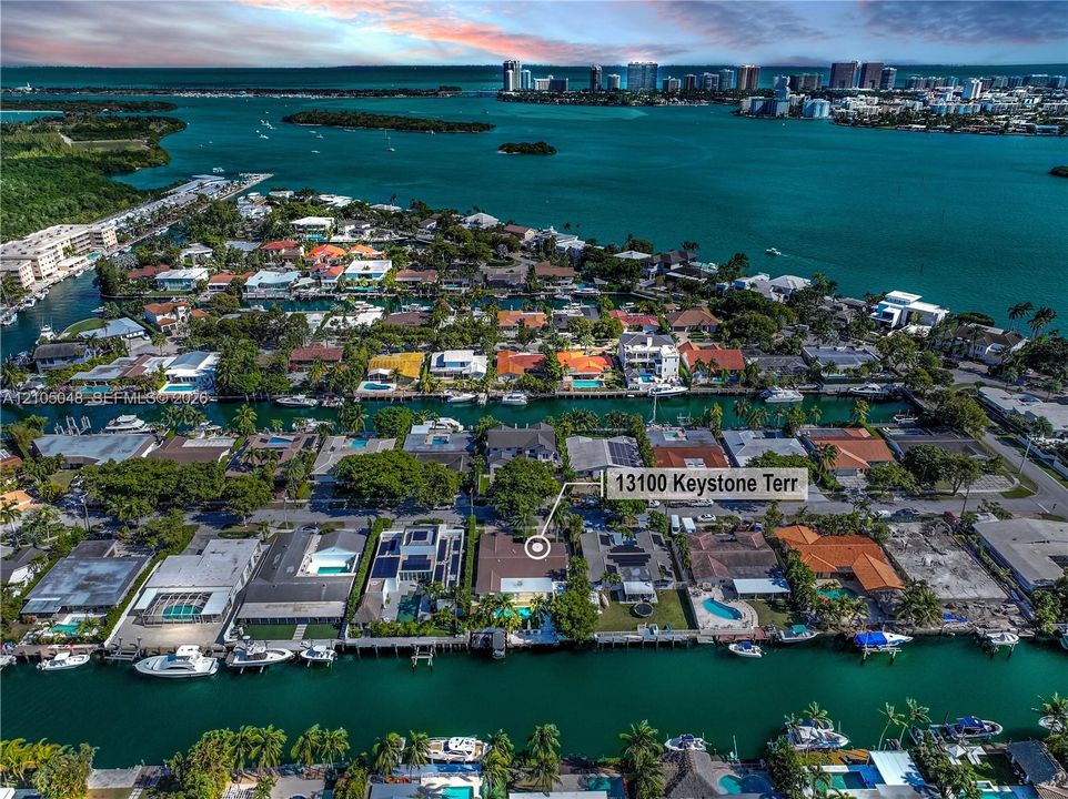 На продажу: $3,335,000 (5 спален, 4 ванн, 3220 Квадратных фут)