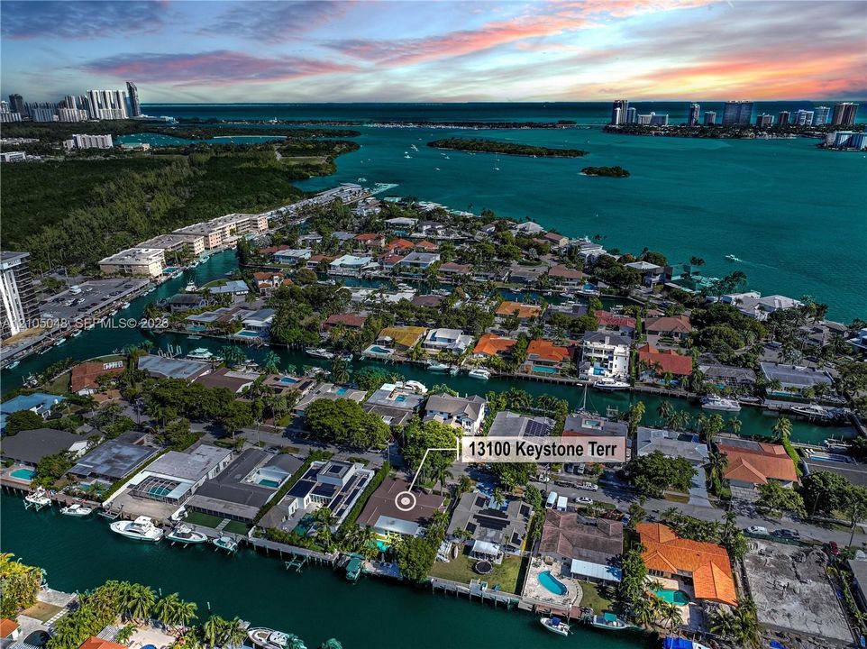 На продажу: $3,335,000 (5 спален, 4 ванн, 3220 Квадратных фут)