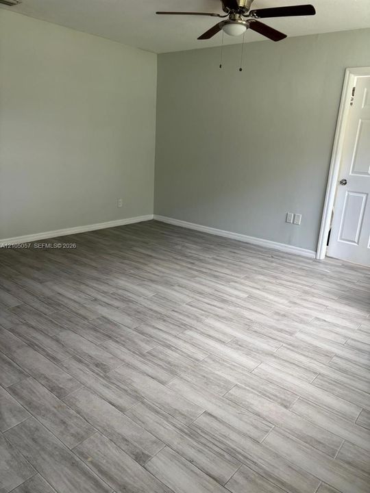 В аренду: $1,900 (1 спален, 1 ванн, 1730 Квадратных фут)