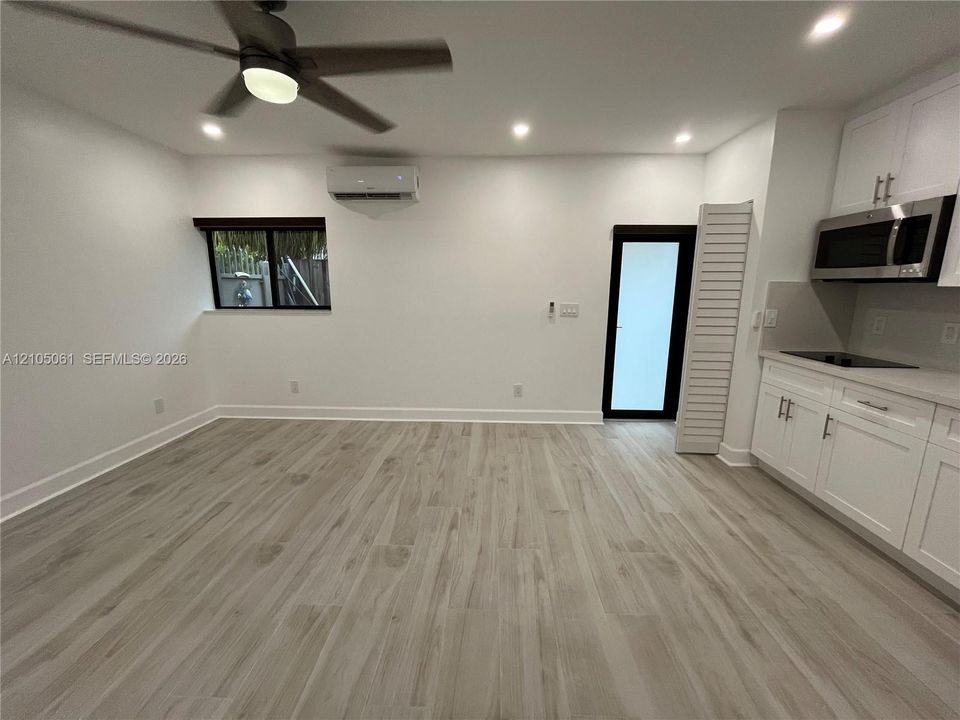 En Renta: $1,600 (0 camas, 1 baños, 420 Pies cuadrados)