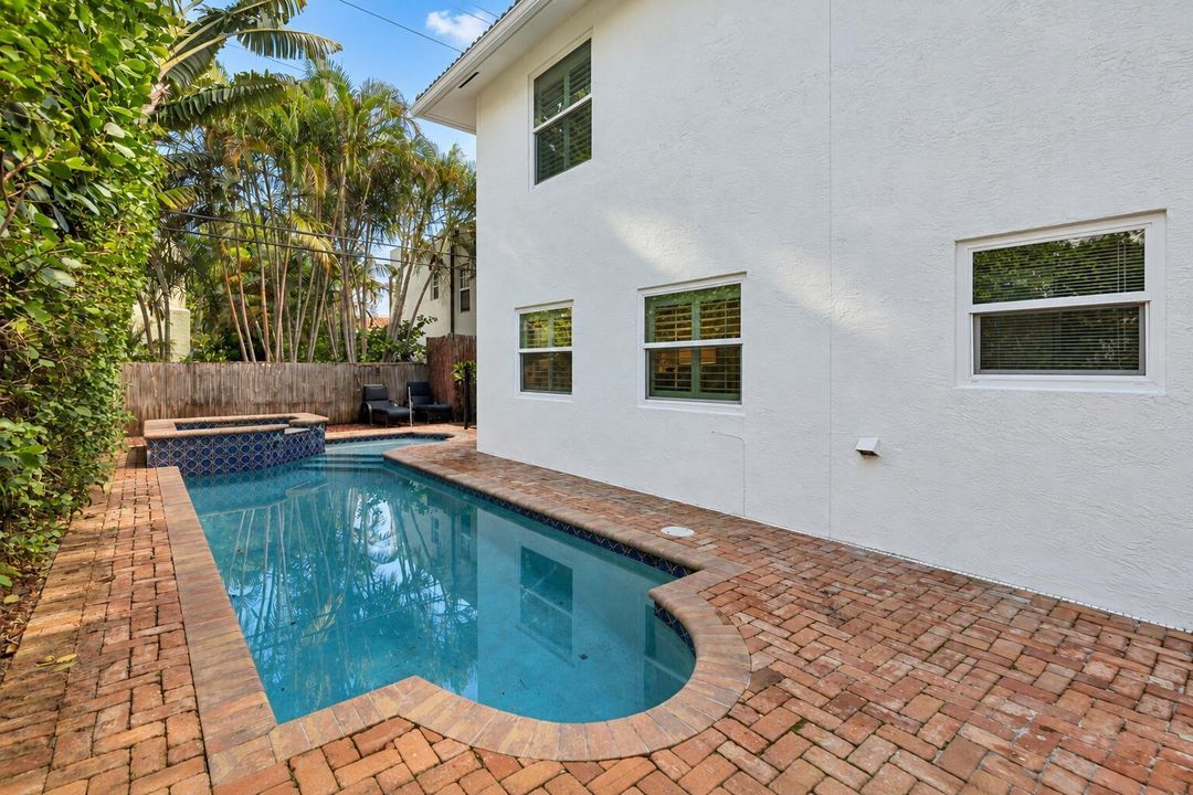 Tropical Backyard Pool Retreat