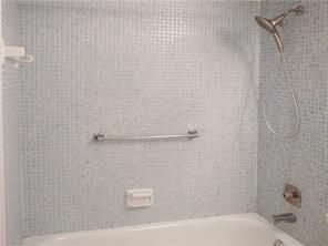 2055 AINSLIE D - MASTER BATH