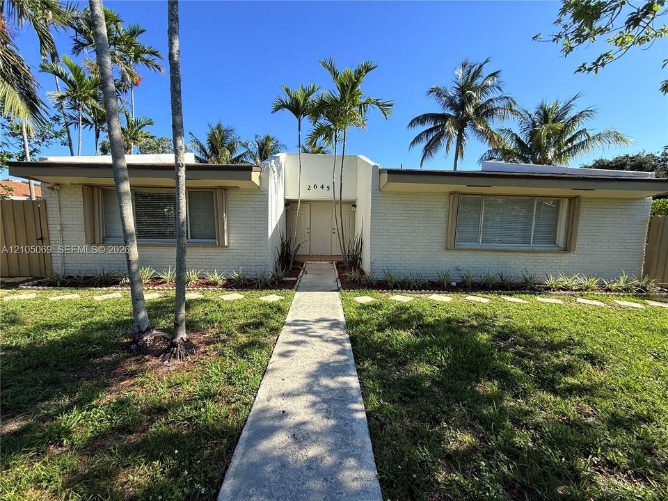 For Rent: $2,950 (3 beds, 1 baths, 2308 Square Feet)