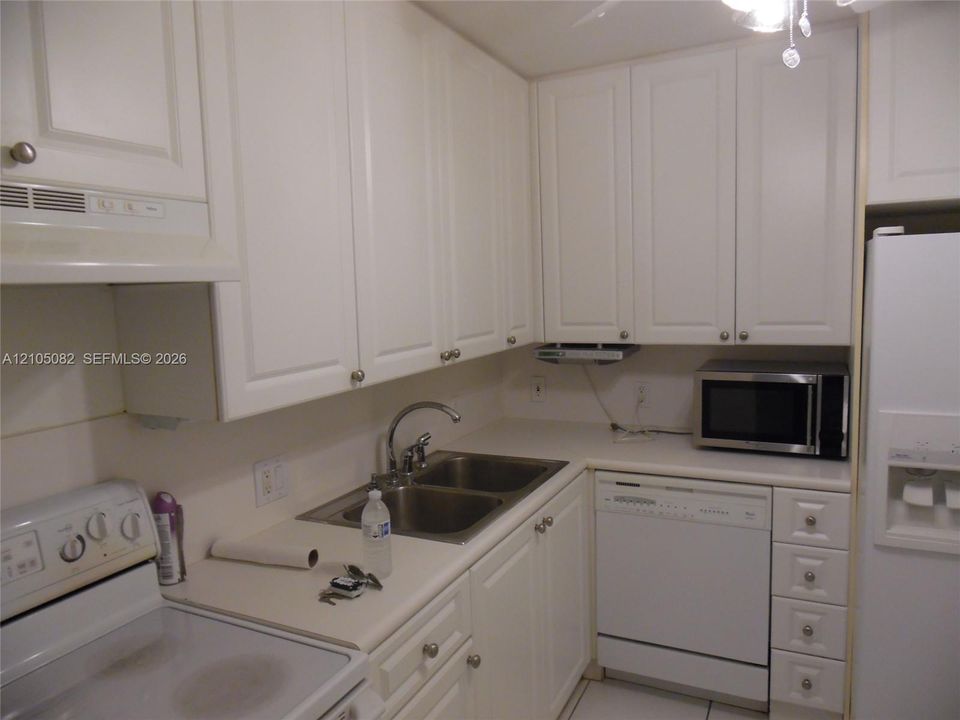 For Rent: $2,250 (2 beds, 2 baths, 1138 Square Feet)