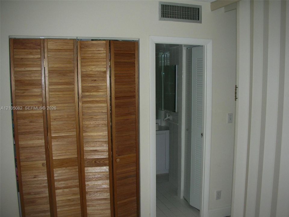 For Rent: $2,250 (2 beds, 2 baths, 1138 Square Feet)
