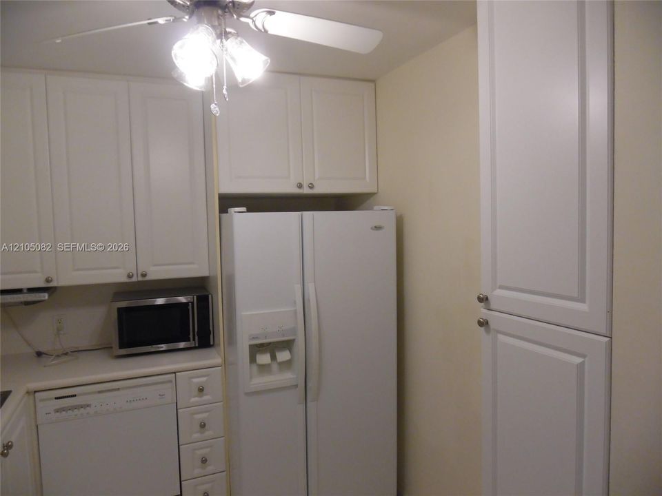 For Rent: $2,250 (2 beds, 2 baths, 1138 Square Feet)