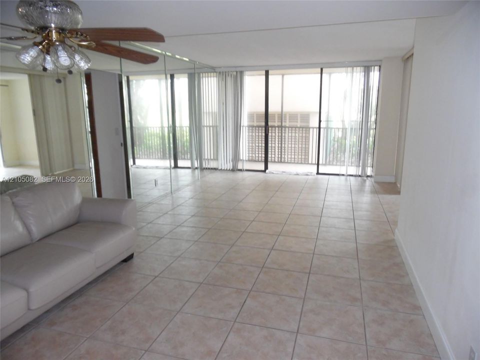 For Rent: $2,250 (2 beds, 2 baths, 1138 Square Feet)