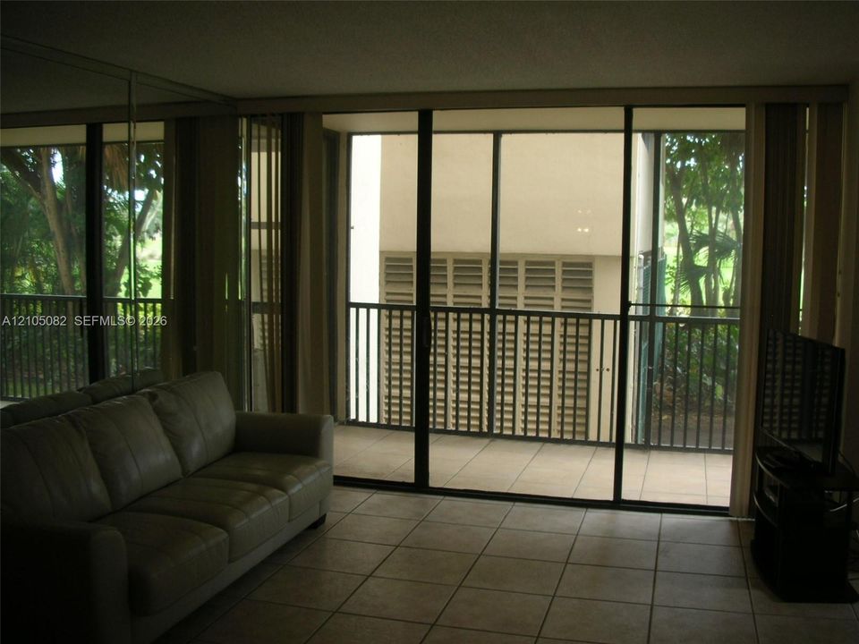 For Rent: $2,250 (2 beds, 2 baths, 1138 Square Feet)