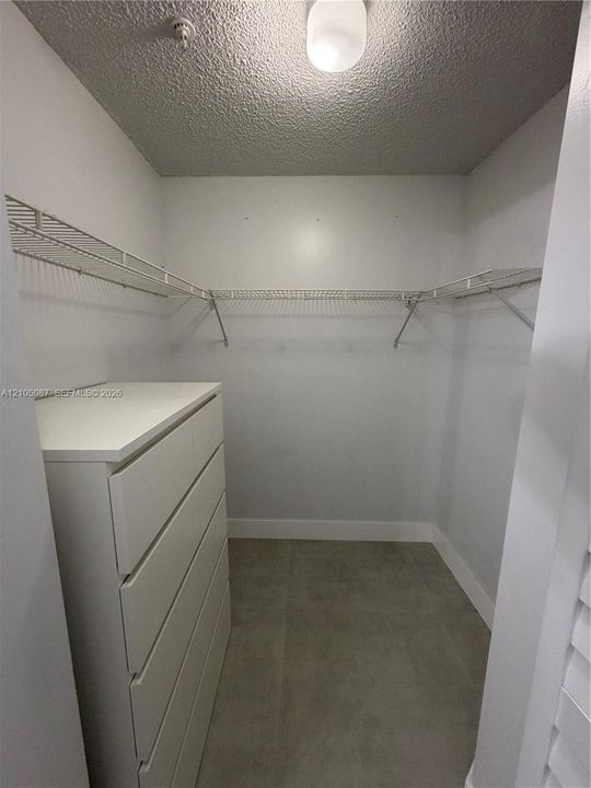 For Rent: $2,400 (2 beds, 2 baths, 1183 Square Feet)