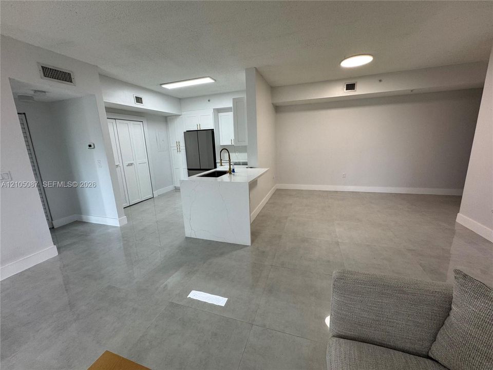 For Rent: $2,400 (2 beds, 2 baths, 1183 Square Feet)