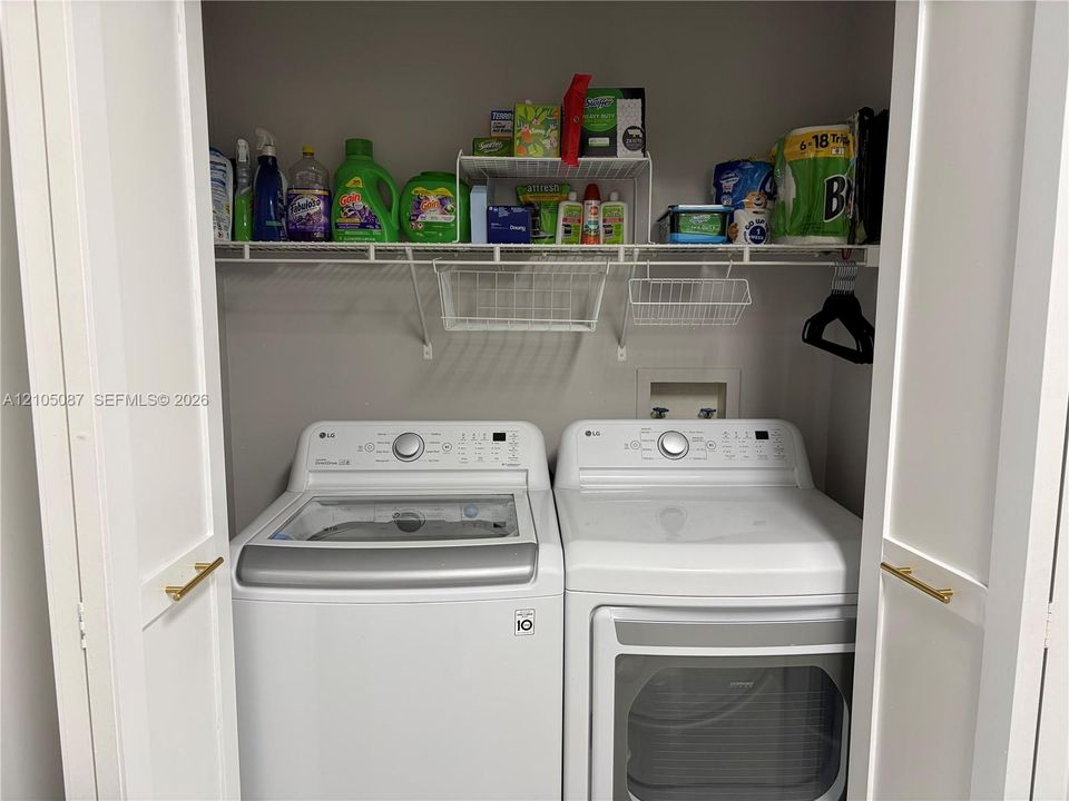 For Rent: $2,400 (2 beds, 2 baths, 1183 Square Feet)