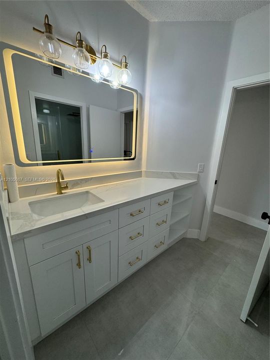 For Rent: $2,400 (2 beds, 2 baths, 1183 Square Feet)