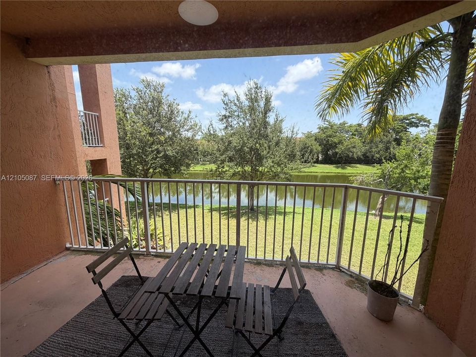 For Rent: $2,400 (2 beds, 2 baths, 1183 Square Feet)