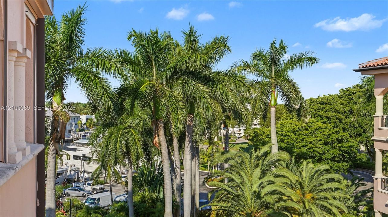 For Sale: $1,300,000 (2 beds, 2 baths, 2750 Square Feet)