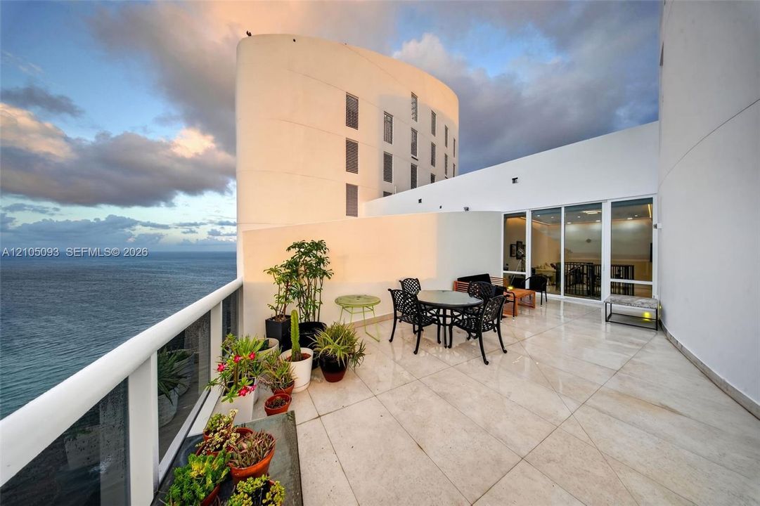 En Venta: $2,925,000 (2 camas, 2 baños, 2208 Pies cuadrados)