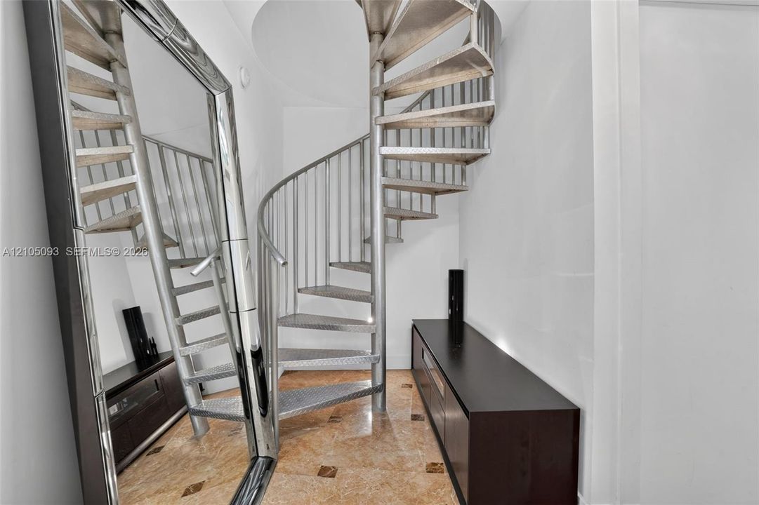 En Venta: $2,925,000 (2 camas, 2 baños, 2208 Pies cuadrados)