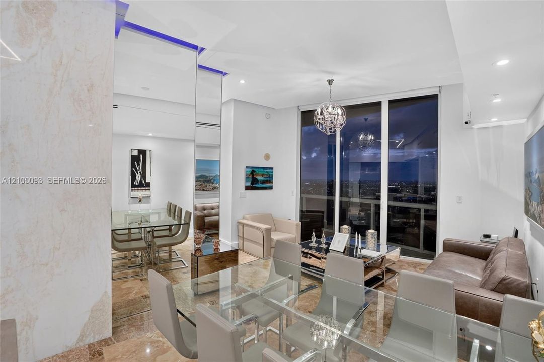 En Venta: $2,925,000 (2 camas, 2 baños, 2208 Pies cuadrados)