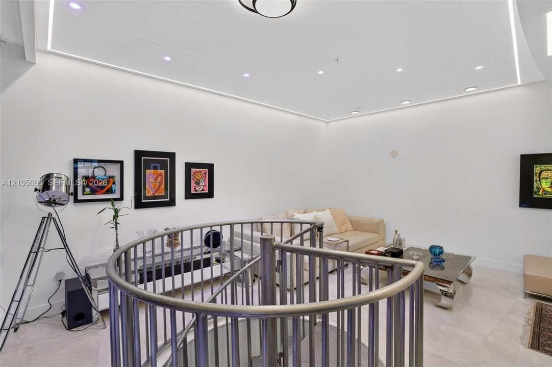En Venta: $2,925,000 (2 camas, 2 baños, 2208 Pies cuadrados)