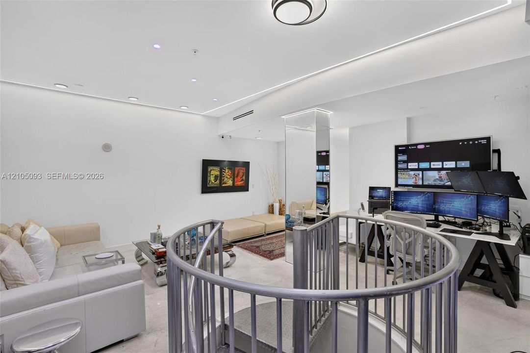 En Venta: $2,925,000 (2 camas, 2 baños, 2208 Pies cuadrados)
