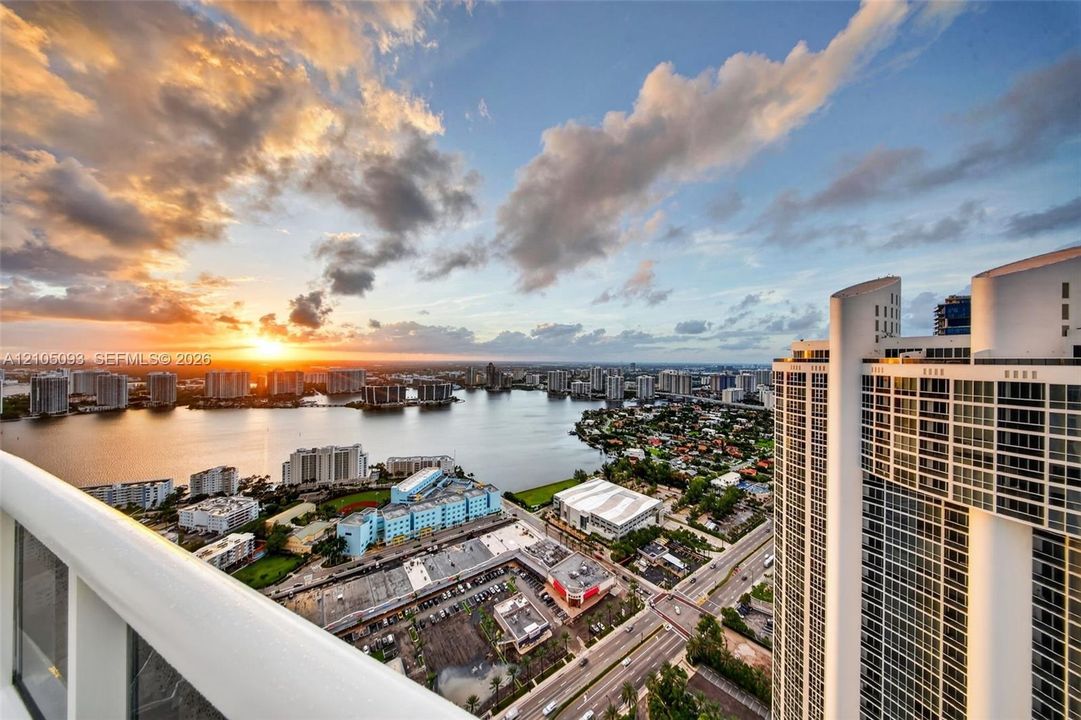 En Venta: $2,925,000 (2 camas, 2 baños, 2208 Pies cuadrados)