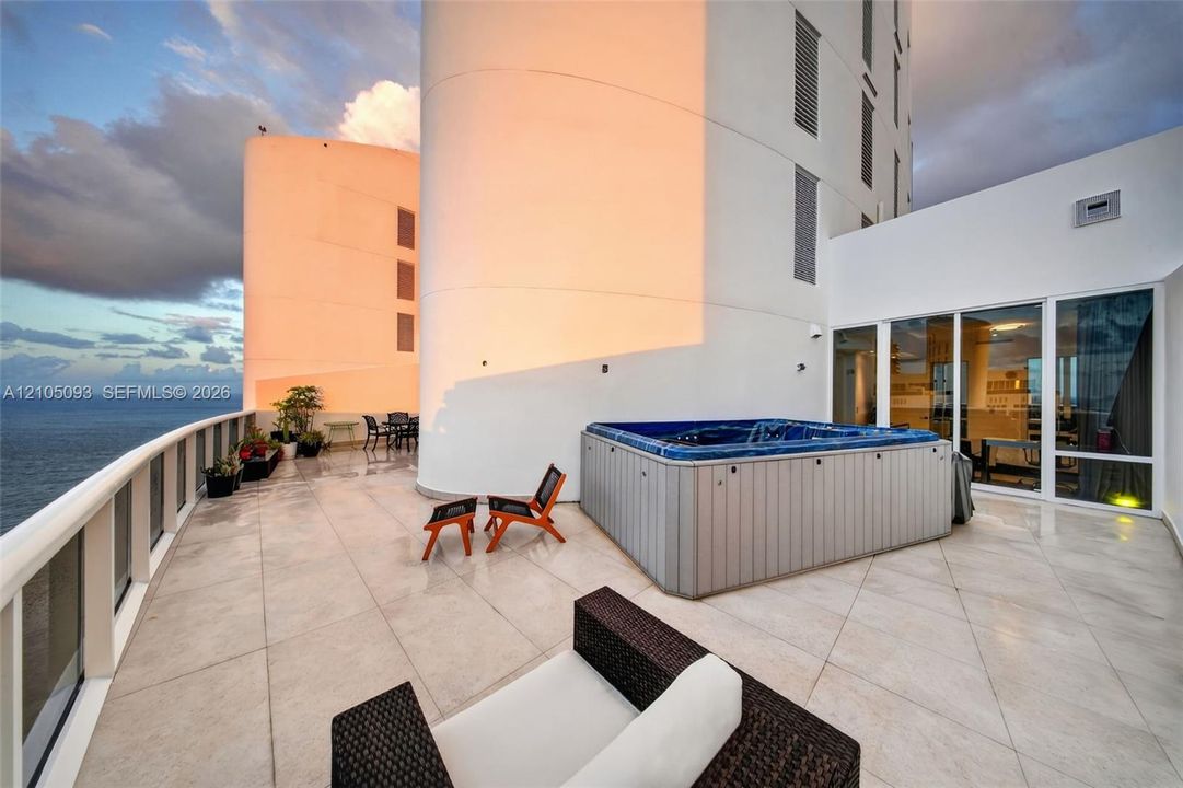 En Venta: $2,925,000 (2 camas, 2 baños, 2208 Pies cuadrados)