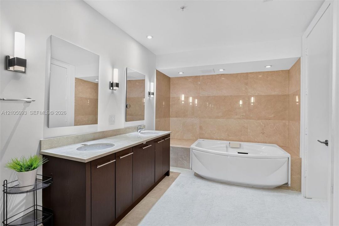 En Venta: $2,925,000 (2 camas, 2 baños, 2208 Pies cuadrados)