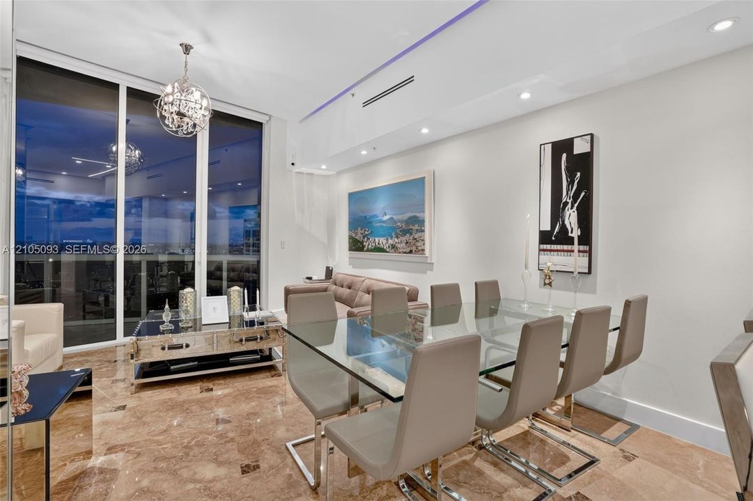 En Venta: $2,925,000 (2 camas, 2 baños, 2208 Pies cuadrados)