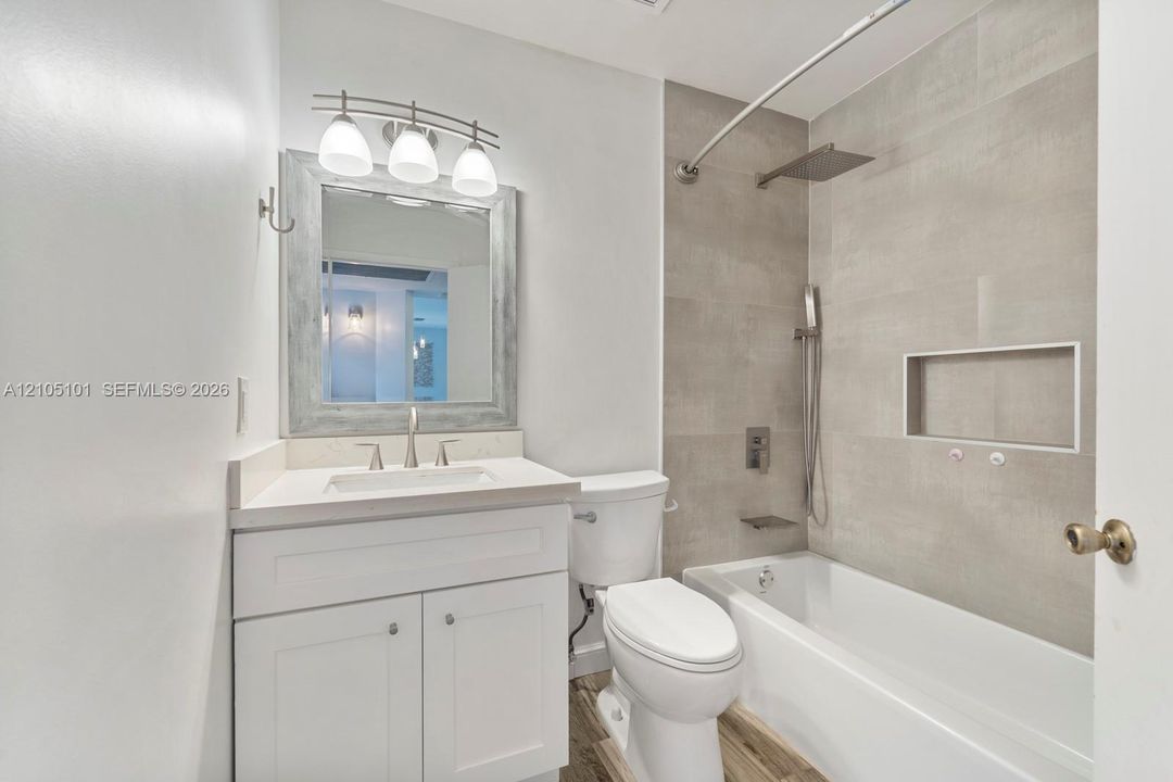 For Rent: $2,600 (2 beds, 2 baths, 985 Square Feet)