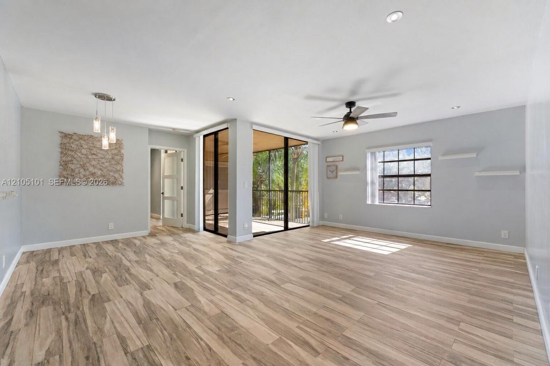 For Rent: $2,600 (2 beds, 2 baths, 985 Square Feet)