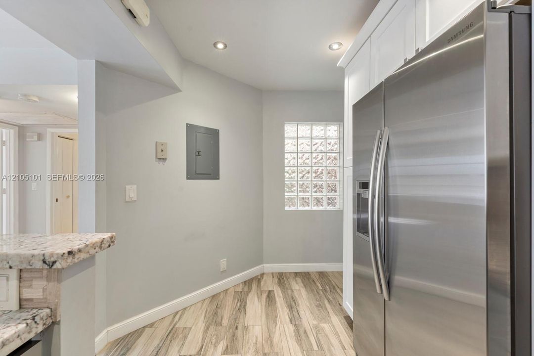 For Rent: $2,600 (2 beds, 2 baths, 985 Square Feet)