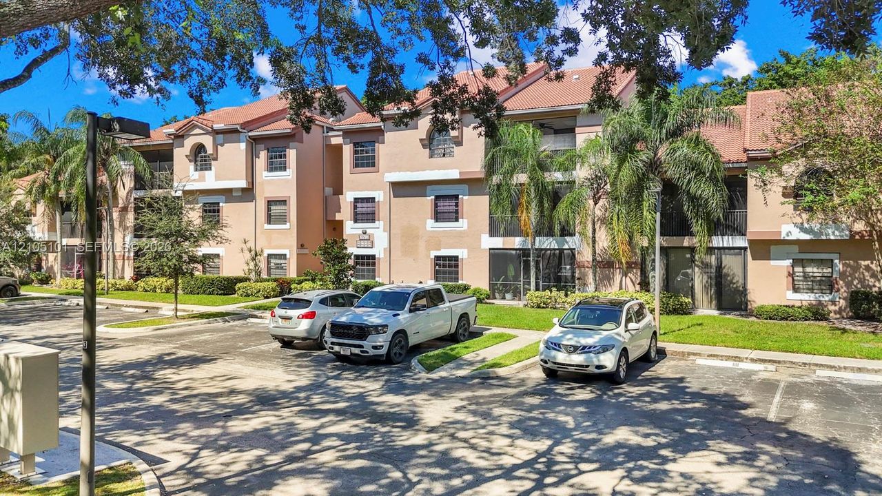 For Rent: $2,600 (2 beds, 2 baths, 985 Square Feet)