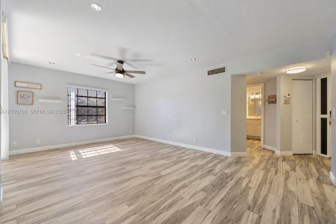 For Rent: $2,600 (2 beds, 2 baths, 985 Square Feet)