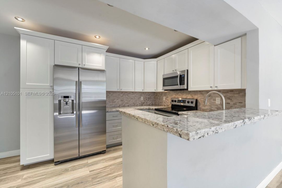 For Rent: $2,600 (2 beds, 2 baths, 985 Square Feet)