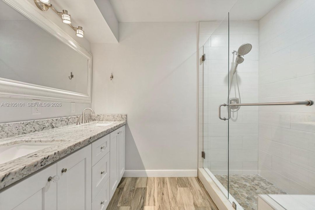 For Rent: $2,600 (2 beds, 2 baths, 985 Square Feet)