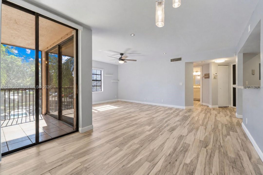 For Rent: $2,600 (2 beds, 2 baths, 985 Square Feet)