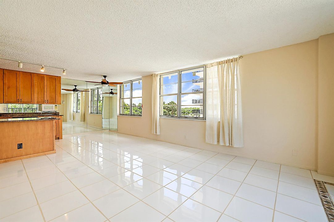 2121 N Ocean Blvd 302 W-4