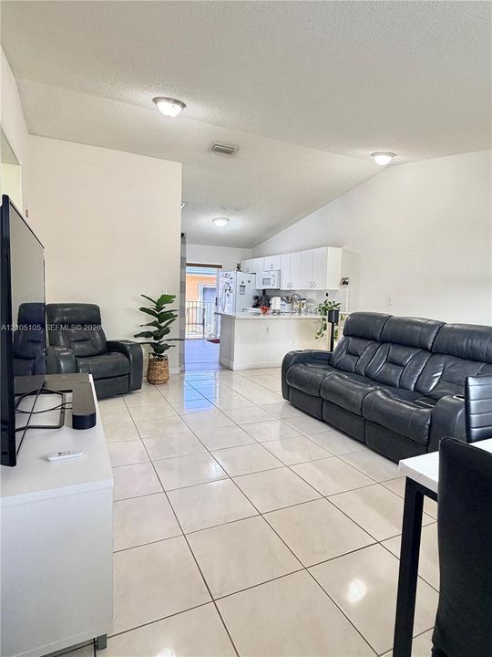 For Sale: $299,999 (2 beds, 2 baths, 990 Square Feet)