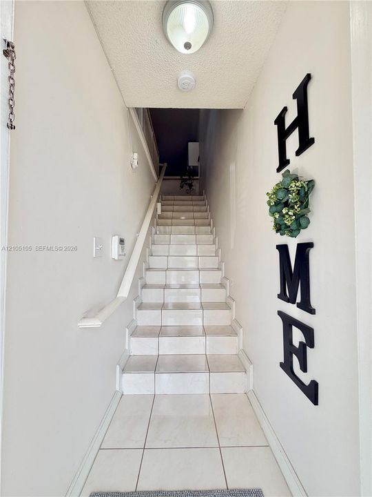 For Sale: $299,999 (2 beds, 2 baths, 990 Square Feet)