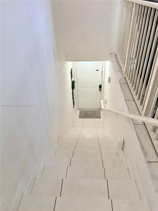 For Sale: $299,999 (2 beds, 2 baths, 990 Square Feet)
