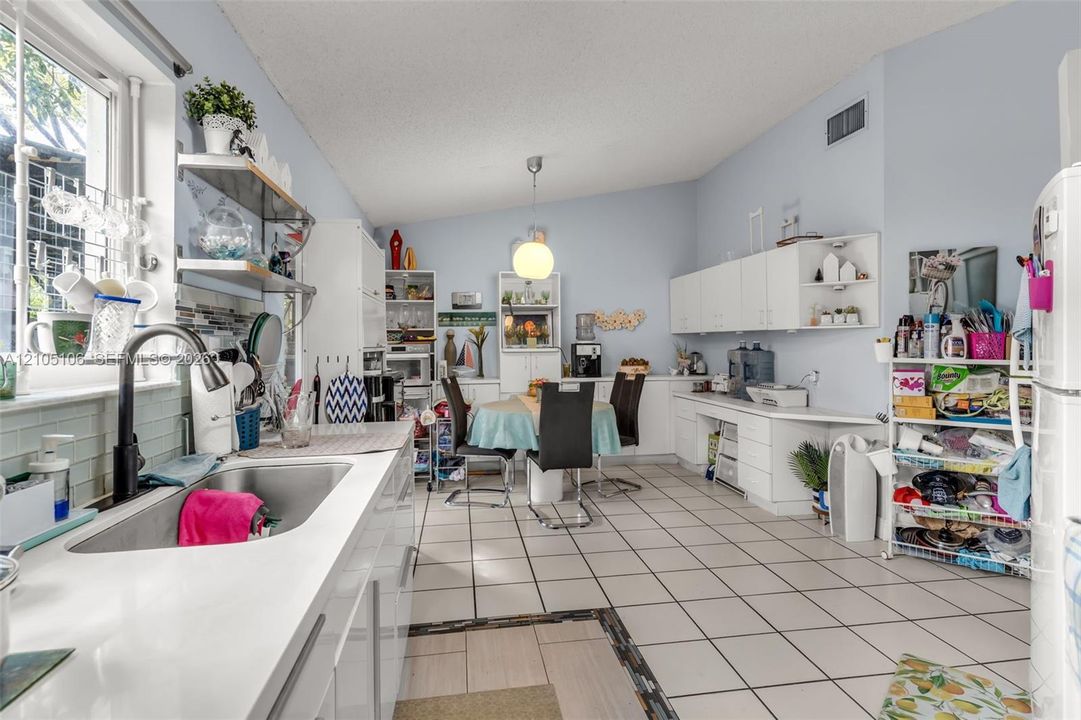 En Venta: $623,730 (3 camas, 2 baños, 1454 Pies cuadrados)